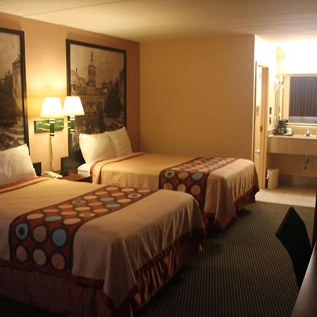 Super 8 By Wyndham Laurel Hotel Kültér fotó